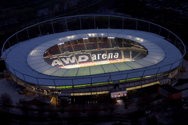 Die AWD-Arena nachts (Bild: www.awd-arena.de / H. Hecht).